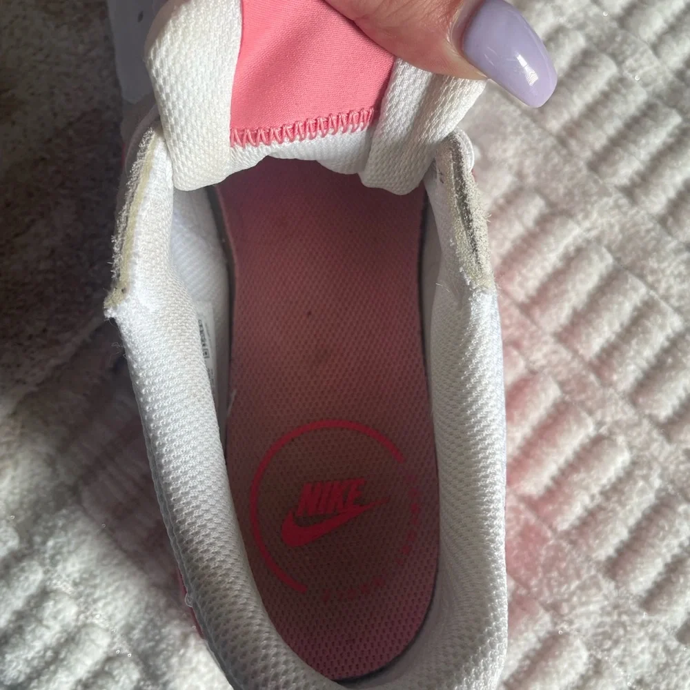 Nike Air Max White and Pink - Picture 5 of 7